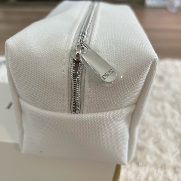 New Miss Dior Pouch & Miss Dior Parfum Deluxe Mini, 5ml. + mini freebies - Picture 7 of 11